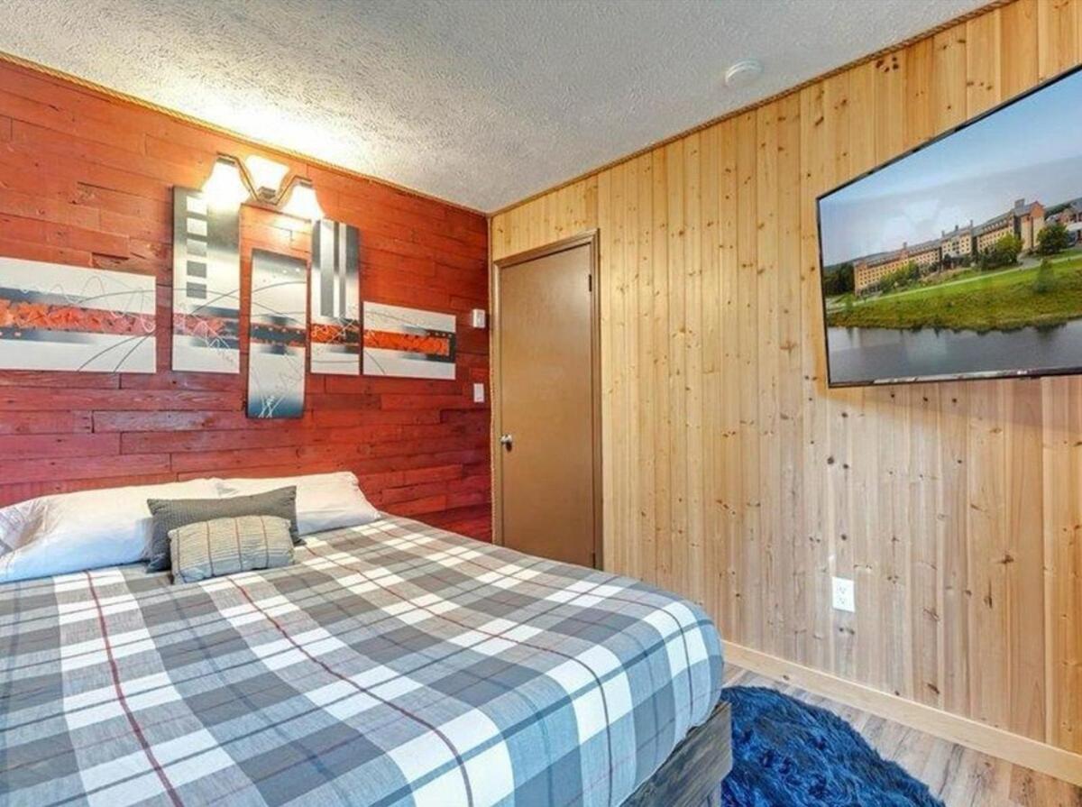 Retreat With Hot Tub Holiday home Pocono Country Place