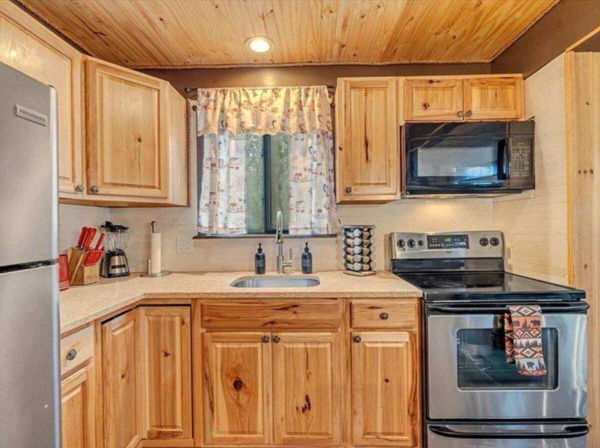 Holiday home Retreat With Hot Tub Pocono Country Place
